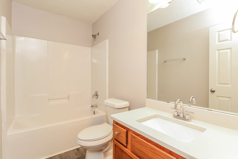 1,935/Mo, 605 Overlook Rd Lowell, NC 28098 Bathroom View