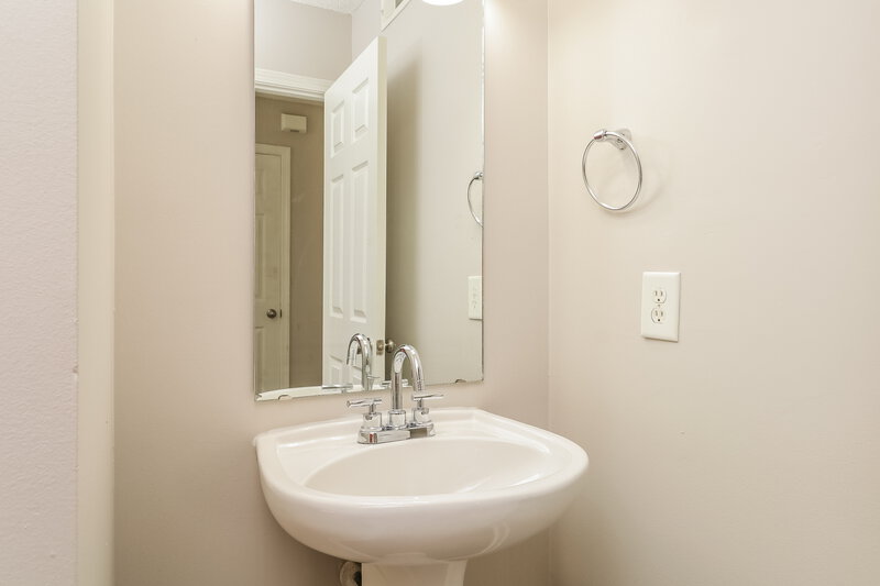 1,935/Mo, 605 Overlook Rd Lowell, NC 28098 Powder Room View