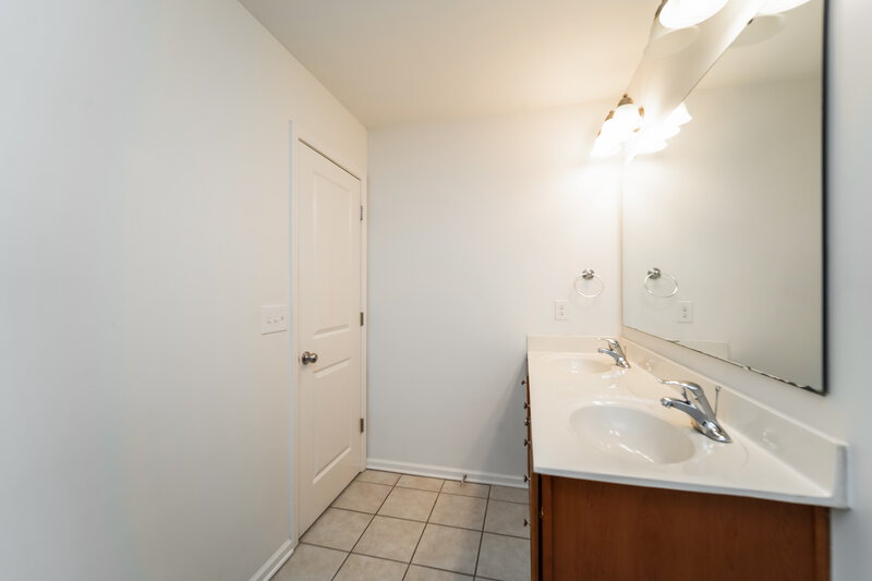 2,590/Mo, 630 Mountain Quail Drive Charlotte, NC 28216 Main Bathroom View