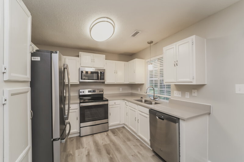 2,330/Mo, 9000 Oren Thompson Rd Charlotte, NC 28213 Kitchen View