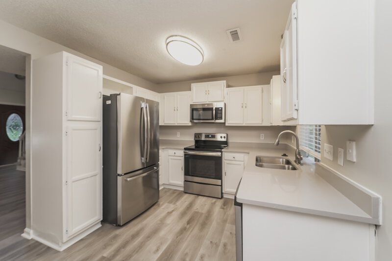 2,330/Mo, 9000 Oren Thompson Rd Charlotte, NC 28213 Kitchen View 2