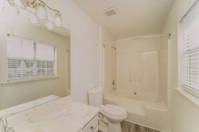 2,650/Mo, 375 Canter Ct NW Concord, NC 28027 Main Bathroom View