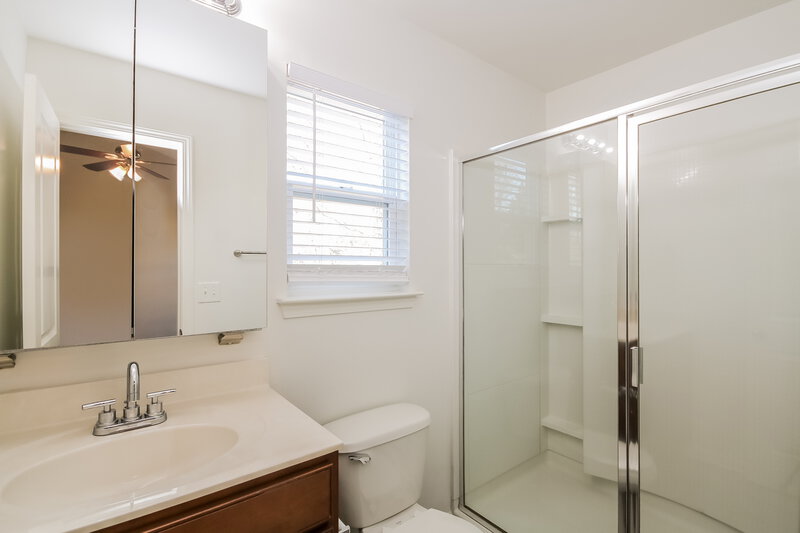 1,940/Mo, 9428 Tavistock Ct Matthews, NC 28105 Main Bathroom View