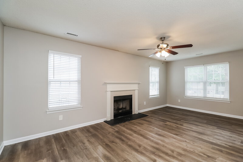 1,925/Mo, 905 Grassy Patch Ln Charlotte, NC 28216 Living Room View 2