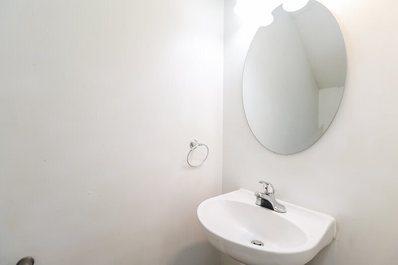 1,925/Mo, 905 Grassy Patch Ln Charlotte, NC 28216 Bathroom View