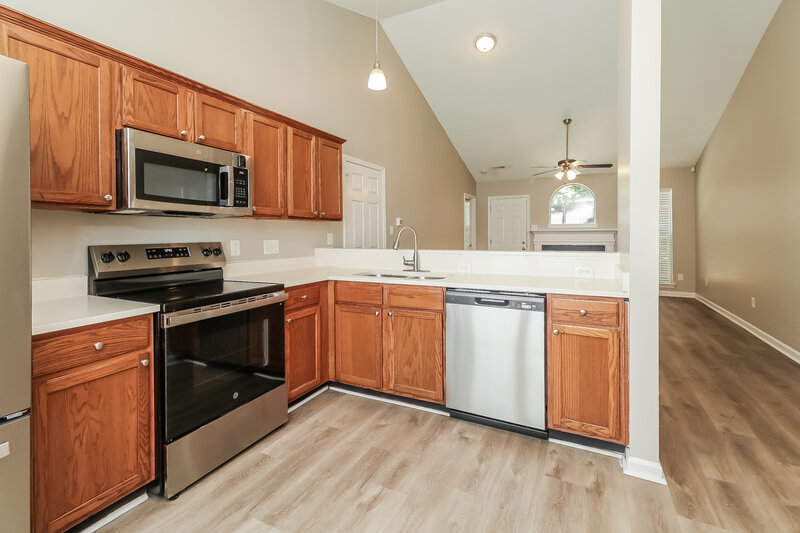 1,645/Mo, 9129 Shenington Pl Charlotte, NC 28216 Kitchen View 2