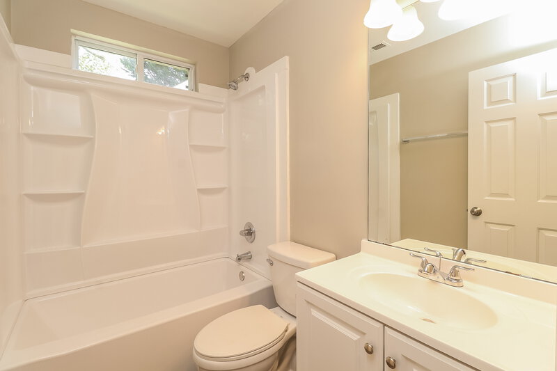 1,645/Mo, 9129 Shenington Pl Charlotte, NC 28216 Bathroom View