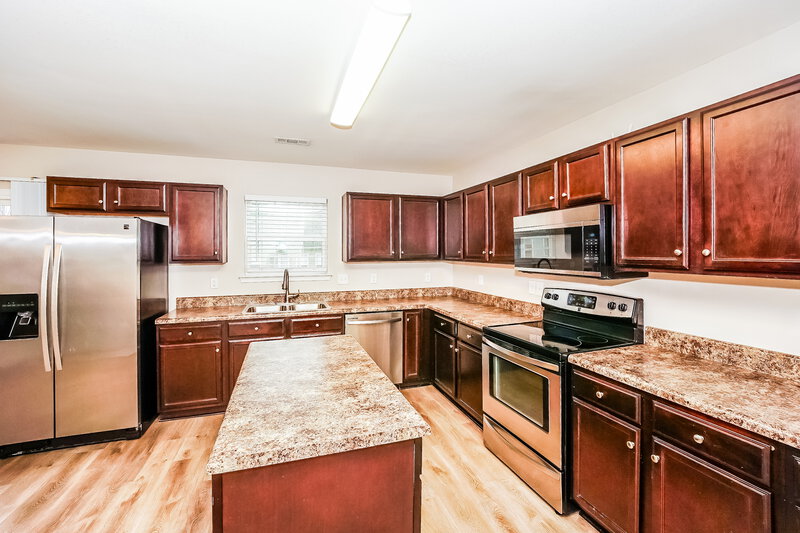 1,825/Mo, 1212 Chaser Ridge Ct Charlotte, NC 28216 Kitchen View 2