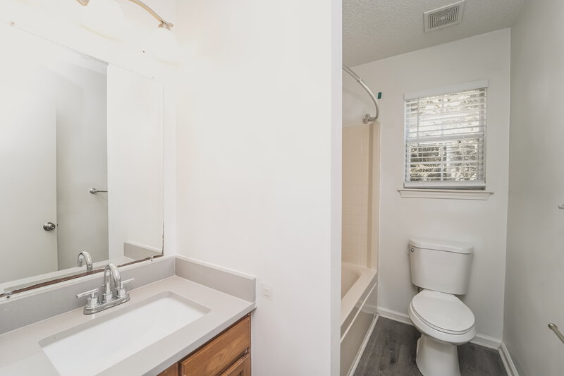 1,935/Mo, 2711 Clarencefield Dr Charlotte, NC 28216 Bathroom View