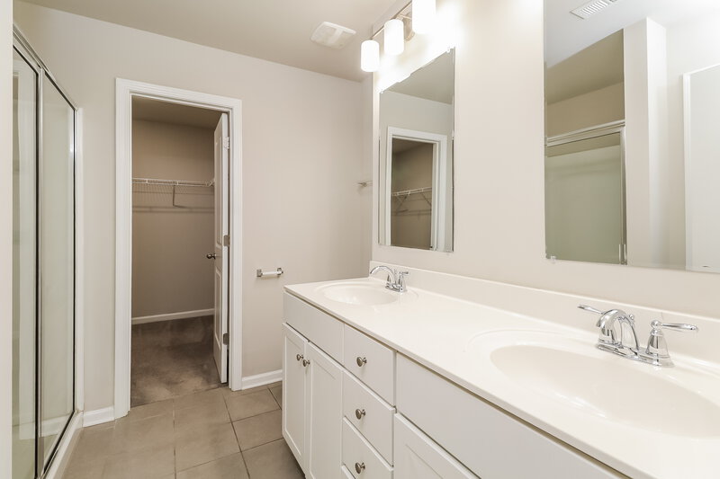2,070/Mo, 1015 Helms Road Charlotte, NC 28214 Main Bathroom View