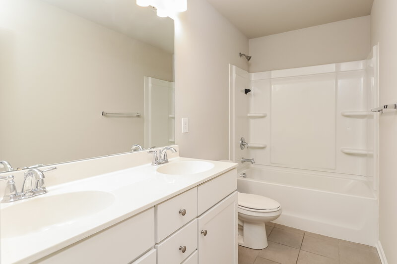 2,070/Mo, 1015 Helms Road Charlotte, NC 28214 Bathroom View