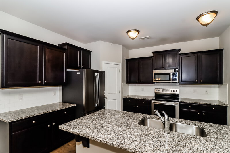 2,575/Mo, 1017 Helms Road Charlotte, NC 28214 Kitchen View 2