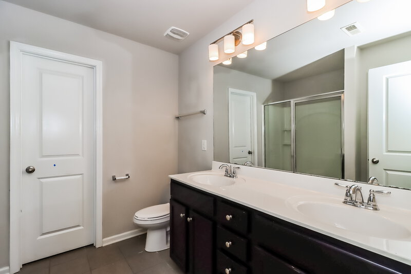 2,575/Mo, 1017 Helms Road Charlotte, NC 28214 Main Bathroom View