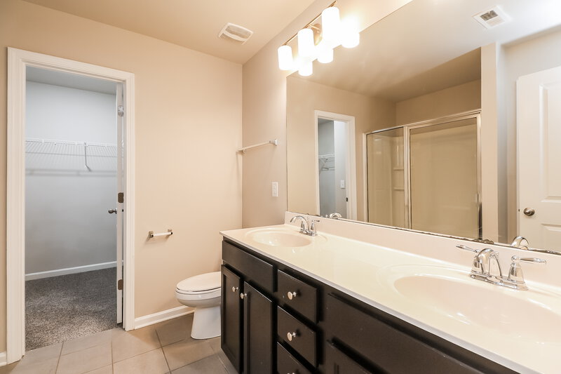 2,205/Mo, 1017 Helms Road Charlotte, NC 28214 Main Bathroom View