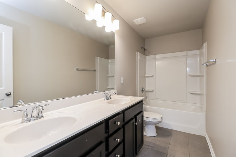 2,205/Mo, 1017 Helms Road Charlotte, NC 28214 Bathroom View