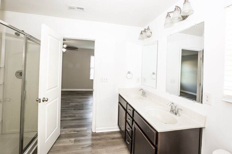 1,885/Mo, 10012 Portaferry Dr Charlotte, NC 28213 Main Bathroom View
