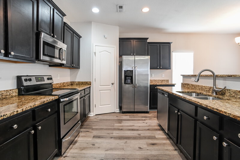 2,080/Mo, 9206 Avery Meadows Dr Charlotte, NC 28216 Kitchen View