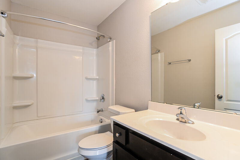 2,080/Mo, 9206 Avery Meadows Dr Charlotte, NC 28216 Bathroom View