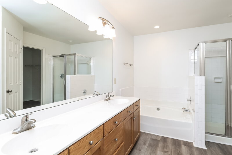 1,980/Mo, 707 Trailing Rock Dr Charlotte, NC 28214 Bathroom View