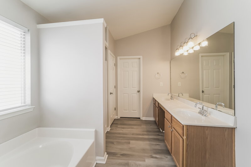 2,020/Mo, 9527 Chastain Walk Drive Charlotte, NC 28216 Main Bathroom View