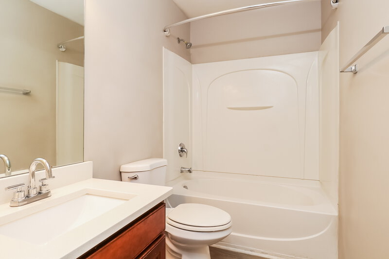 2,475/Mo, 1421 Jordans Pond Ln Charlotte, NC 28214 Bathroom View