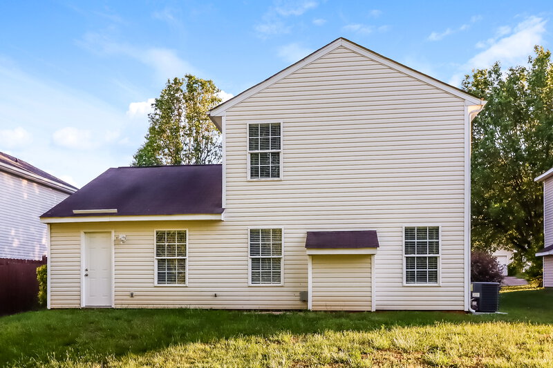 2,345/Mo, 3720 Old Wagon Road Charlotte, NC 28269 Rear View 2