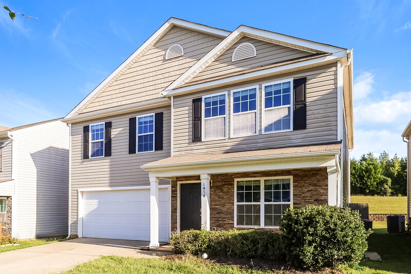 2,185/Mo, 1954 Eastway Drive Dallas, NC 28034 Front View