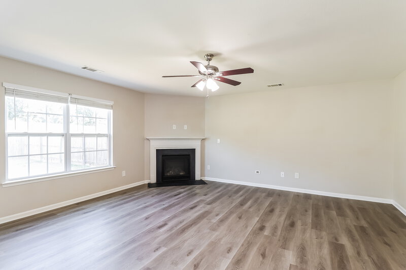 2,185/Mo, 1954 Eastway Drive Dallas, NC 28034 Living Room View