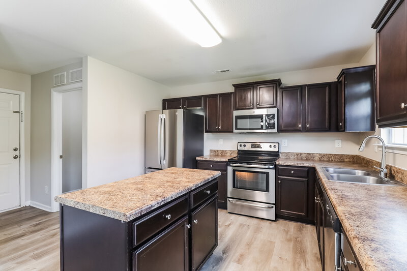 2,185/Mo, 1954 Eastway Drive Dallas, NC 28034 Kitchen View