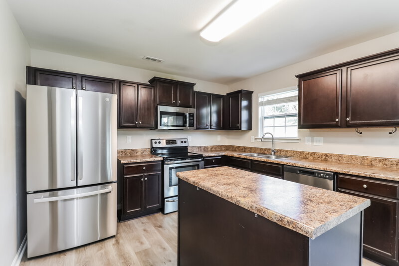 2,185/Mo, 1954 Eastway Drive Dallas, NC 28034 Kitchen View 2