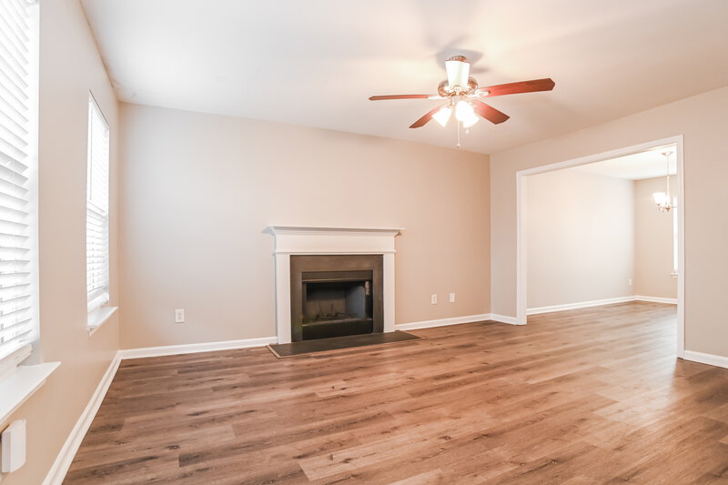 1,950/Mo, 929 Grass Hollow Charlotte, NC 28216 Living Room View 2