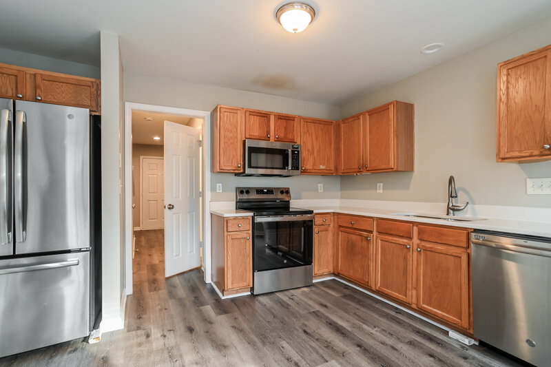 1,950/Mo, 929 Grass Hollow Charlotte, NC 28216 Kitchen View 2