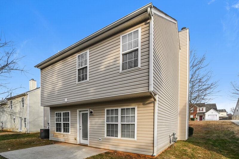 1,950/Mo, 929 Grass Hollow Charlotte, NC 28216 Rear View 2