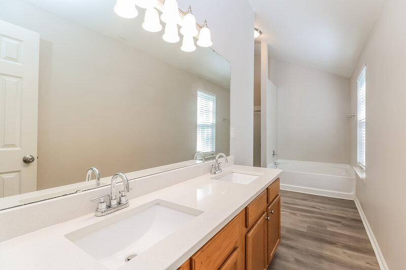 1,920/Mo, 937 Grass Hollow Charlotte, NC 28216 Main Bathroom View