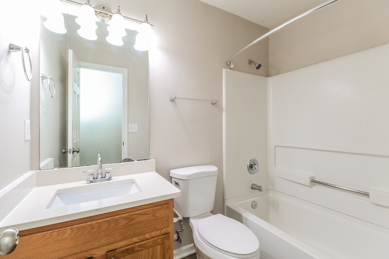 1,920/Mo, 937 Grass Hollow Charlotte, NC 28216 Bathroom View