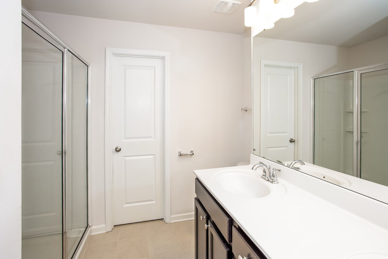 2,360/Mo, 4335 Drifter Drive Charlotte, NC 28227 Main Bathroom View