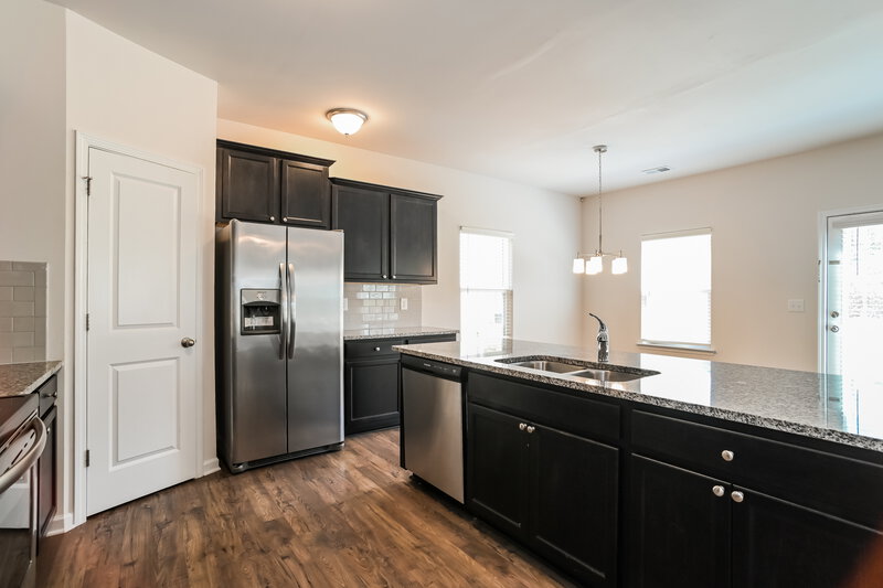 2,240/Mo, 4338 Drifter Drive Charlotte, NC 28227 Kitchen View 2