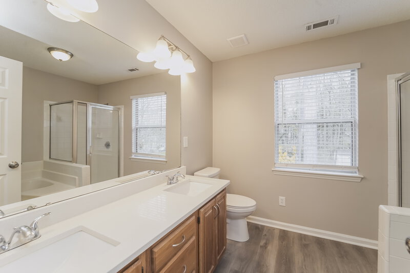 2,075/Mo, 8700 Appaloosa Way Lane Charlotte, NC 28216 Main Bathroom View