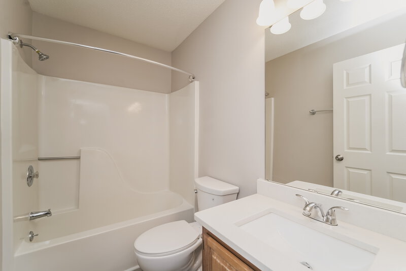 2,075/Mo, 8700 Appaloosa Way Lane Charlotte, NC 28216 Bathroom View