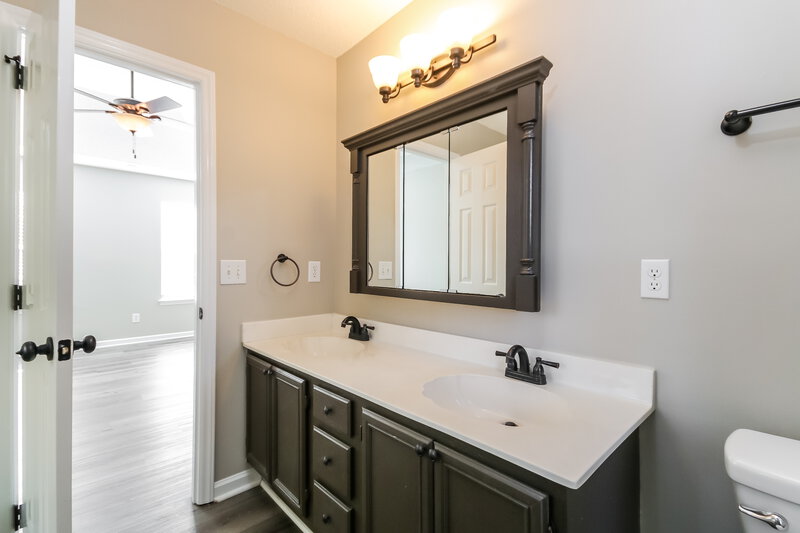 2,245/Mo, 5030 Poplar Glen Drive Matthews, NC 28104 Main Bathroom View