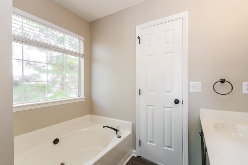 2,245/Mo, 5030 Poplar Glen Drive Matthews, NC 28104 Main Bathroom View 2