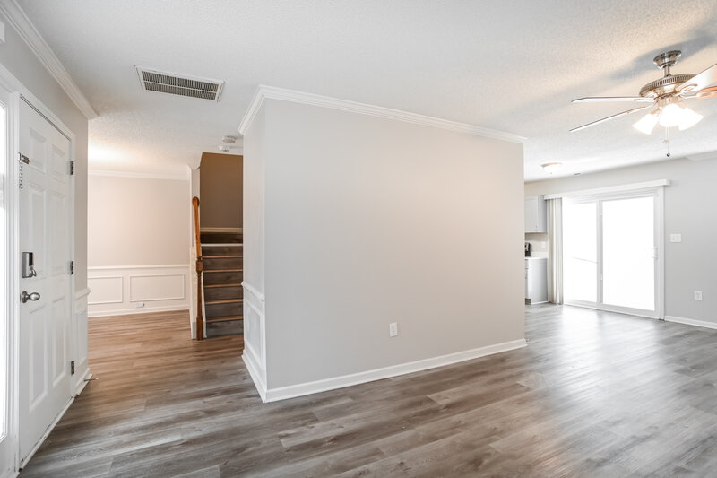 1,945/Mo, 4530 Fox Thorne Dr Charlotte, NC 28216 Living Room View 2