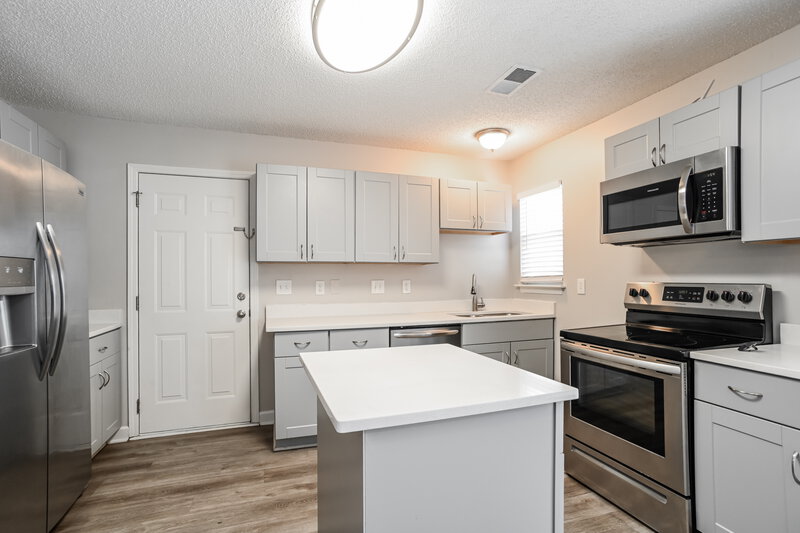 1,945/Mo, 4530 Fox Thorne Dr Charlotte, NC 28216 Kitchen View