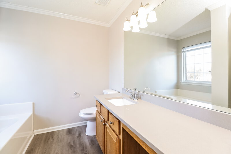 2,250/Mo, 6021 Pennycross Lane Charlotte, NC 28216 Main Bathroom View