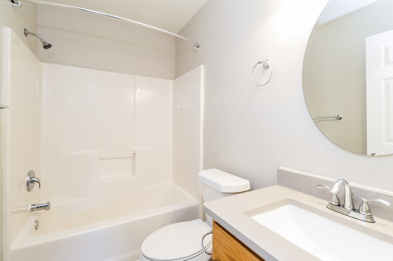 2,250/Mo, 6021 Pennycross Lane Charlotte, NC 28216 Bathroom View 2