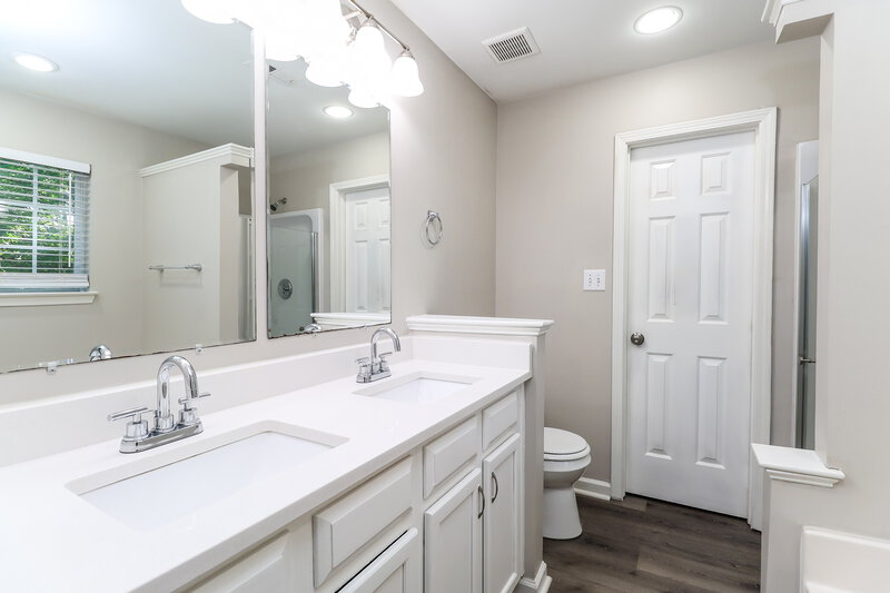 2,195/Mo, 6222 Spanish Moss Lane Charlotte, NC 28262 Main Bathroom View