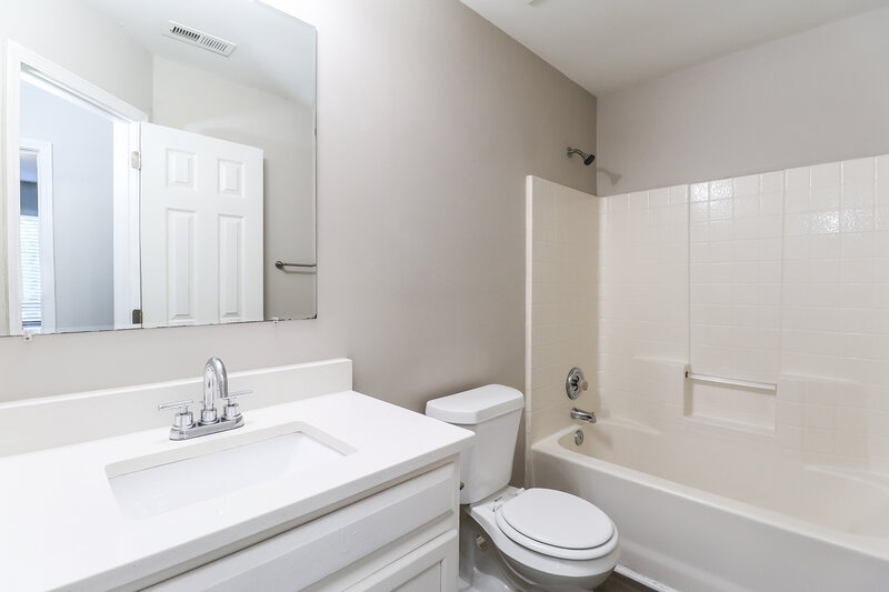 2,195/Mo, 6222 Spanish Moss Lane Charlotte, NC 28262 Bathroom View