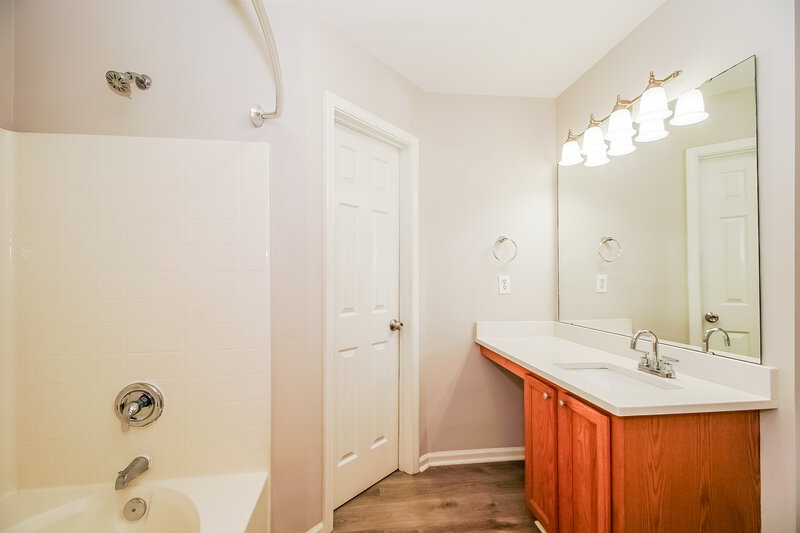1,825/Mo, 7000 Indian Ridge Lane Charlotte, NC 28214 Main Bathroom View