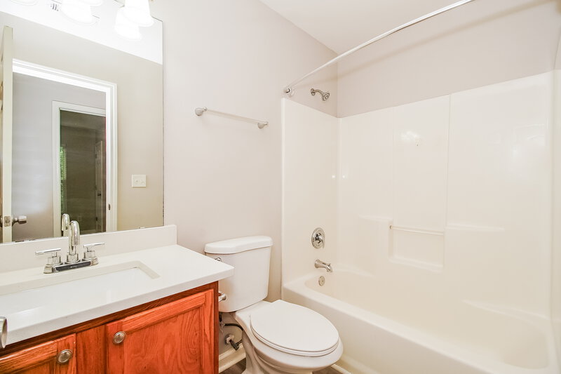 1,825/Mo, 7000 Indian Ridge Lane Charlotte, NC 28214 Bathroom View