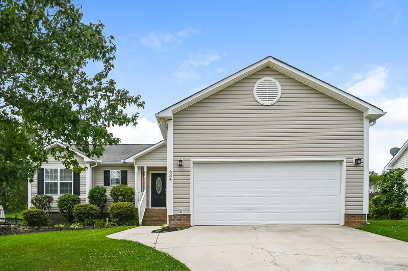 0/Mo, 634 Loch Lomond Cir Concord, NC 28025 External View